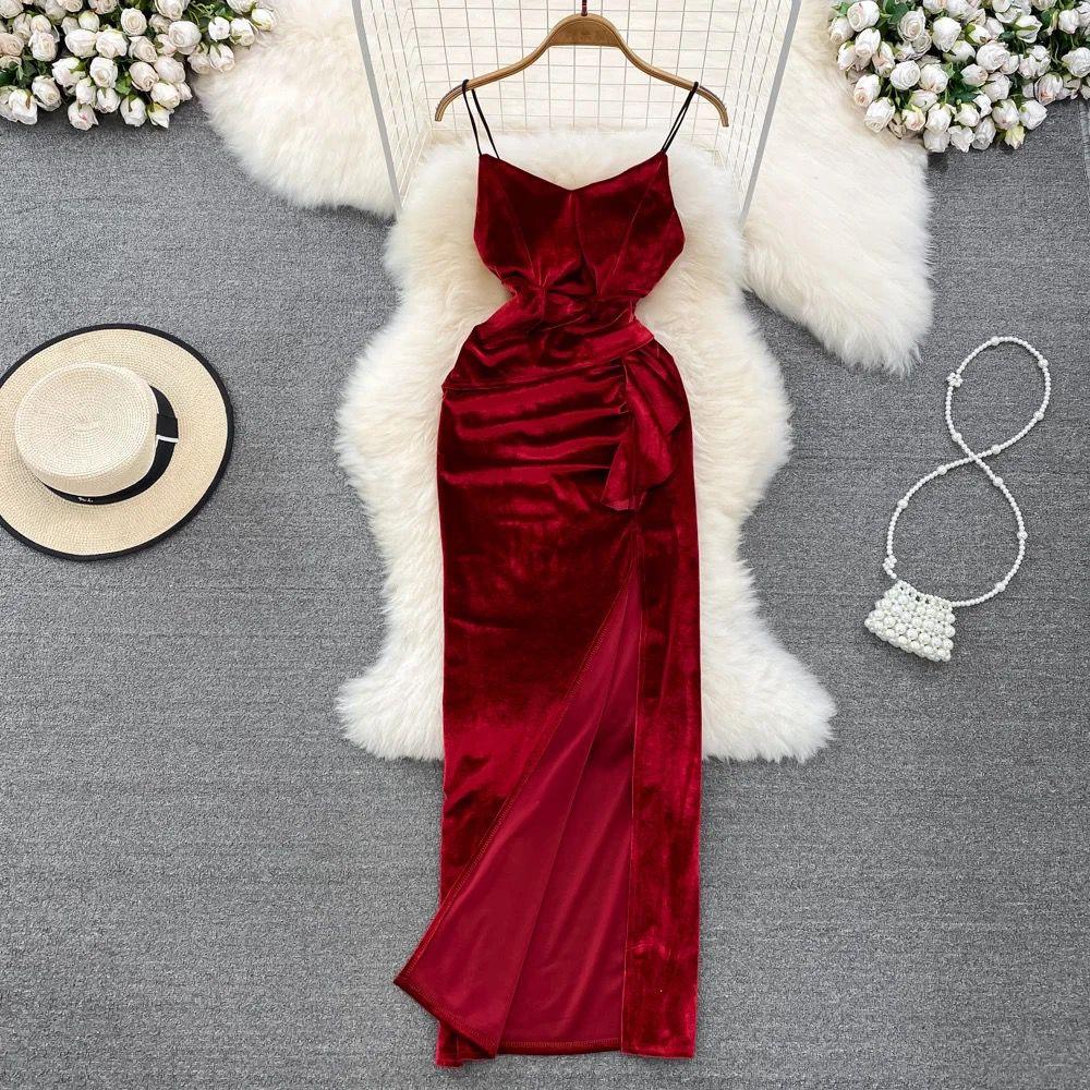 Crimson on sale velvet dress