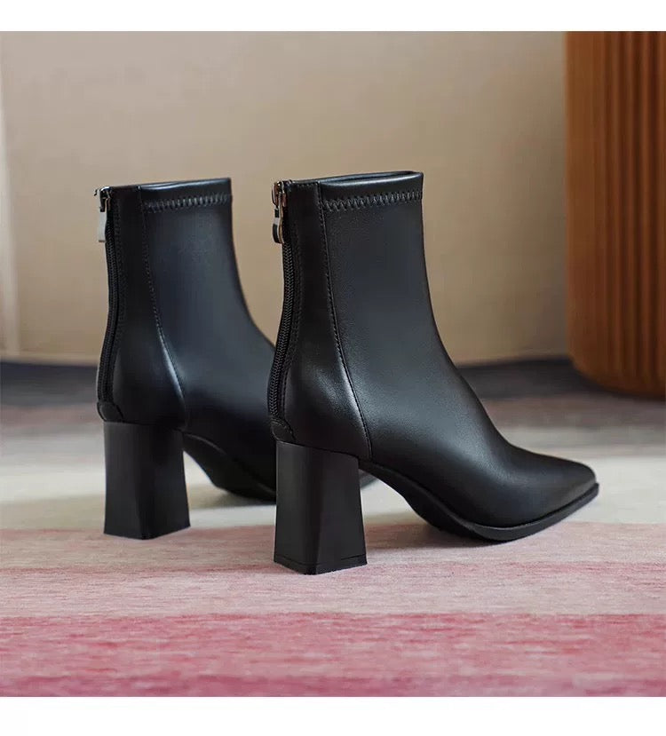 Noelia Short Leather Pointed Ankle Boots